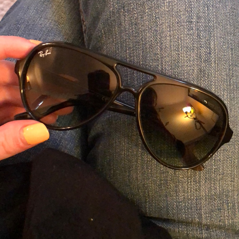 Plastic ray-Ban aviator sunglasses